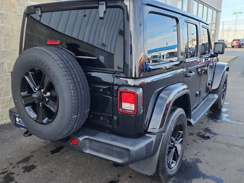 Used 2020 Jeep Wrangler Unlimited Sahara image 6
