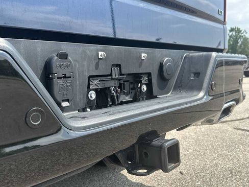 Used 2022 Chevrolet Silverado 1500 LT Trail Boss w/ Safety Package AWD/4WD image 38