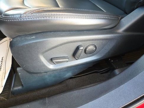Used 2019 Ford Explorer XLT w/ Equipment Group 202A AWD/4WD image 26