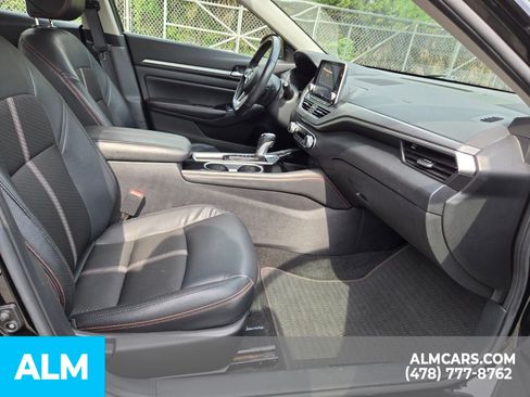 Used 2025 Nissan Altima 2.5 SR FWD image 15
