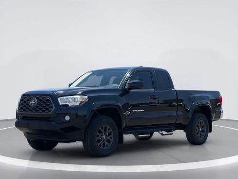 Used 2021 Toyota Tacoma SR5 AWD/4WD image 2