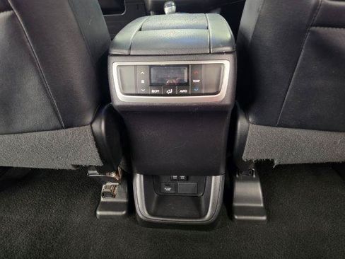Used 2017 Toyota Highlander SE AWD/4WD image 40