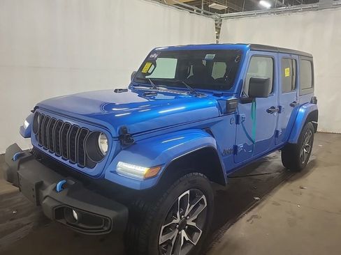 Used 2024 Jeep Wrangler Unlimited w/ Convenience Group AWD/4WD image 11