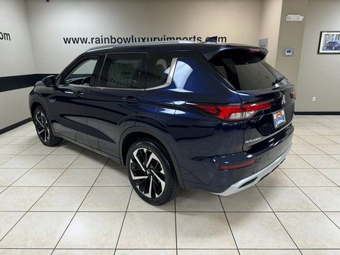 Used 2024 Mitsubishi Outlander 4WD Plug-In Hybrid image 4