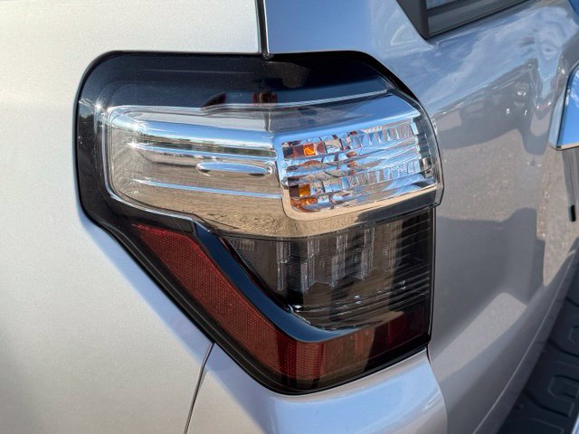 Used 2022 Toyota 4Runner Limited AWD/4WD image 12