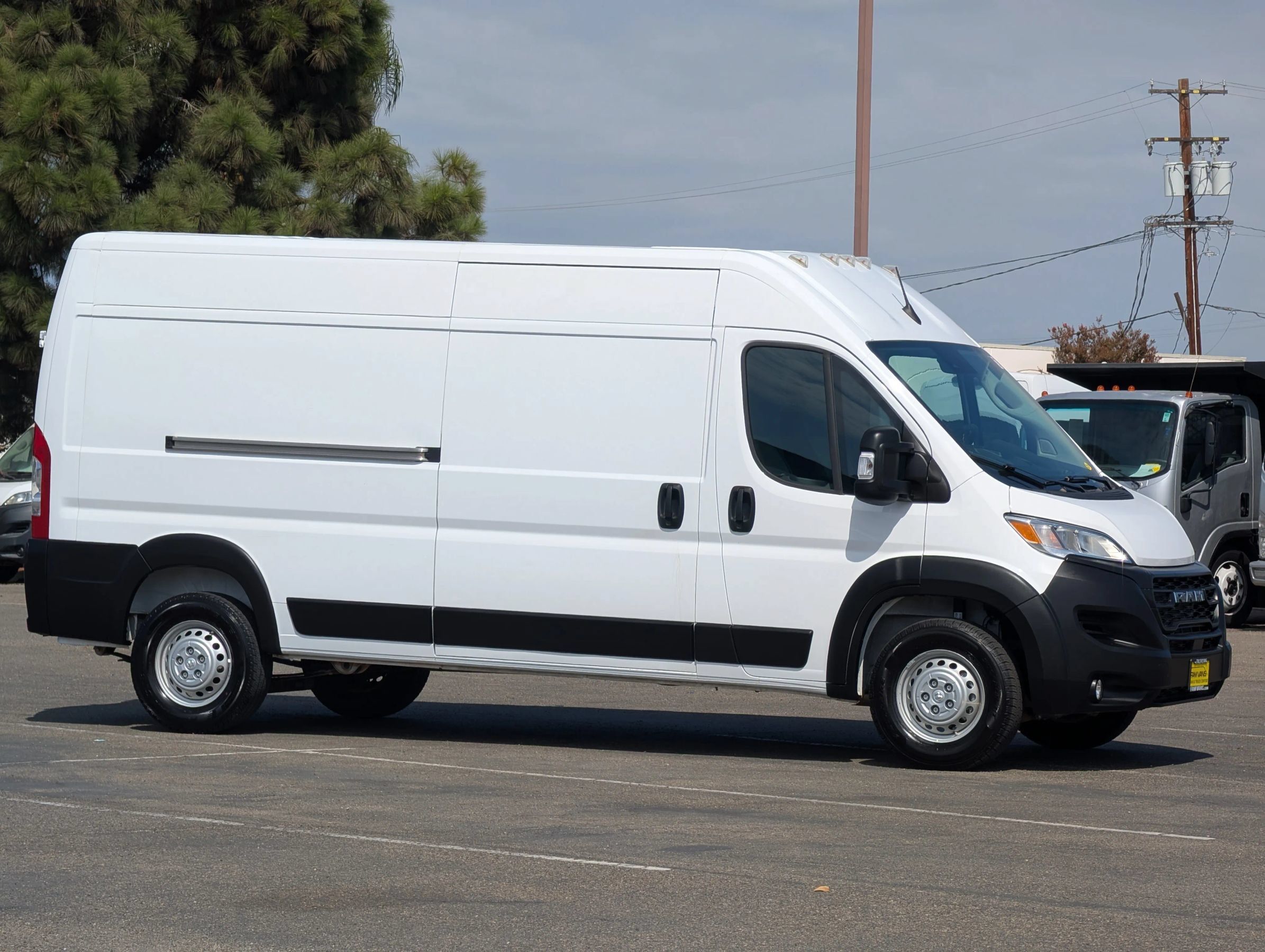 Used 2026 RAM ProMaster 2500 w/ Convenience Group FWD image 1