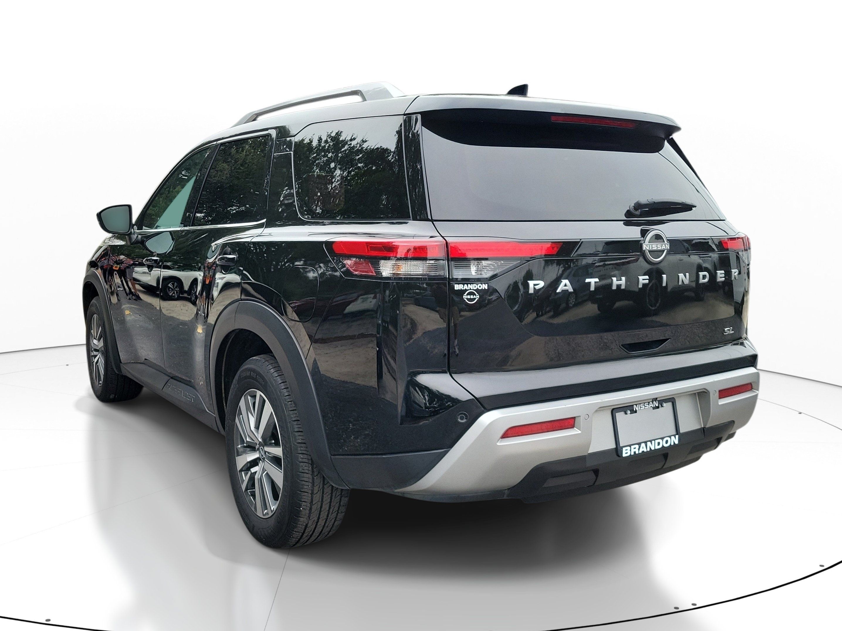 Certified 2025 Nissan Pathfinder SL FWD image 5