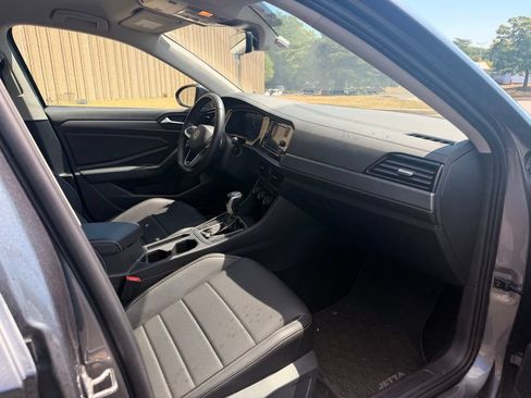 Used 2024 Volkswagen Jetta SE FWD image 18