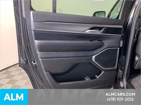 Used 2023 Jeep Wagoneer Series II image 38