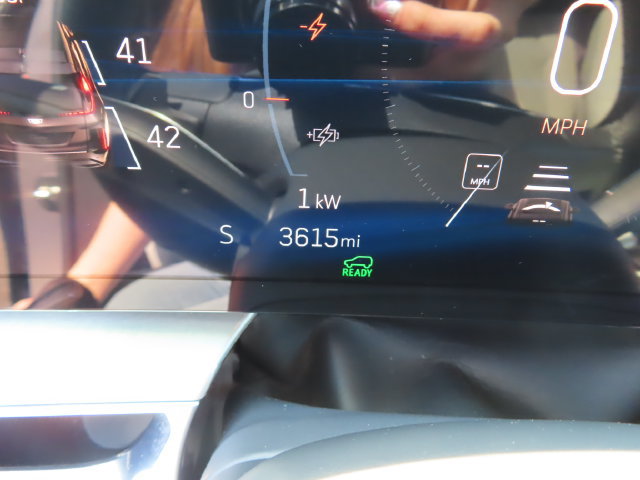 Certified 2024 Cadillac Lyriq Luxury AWD/4WD image 21