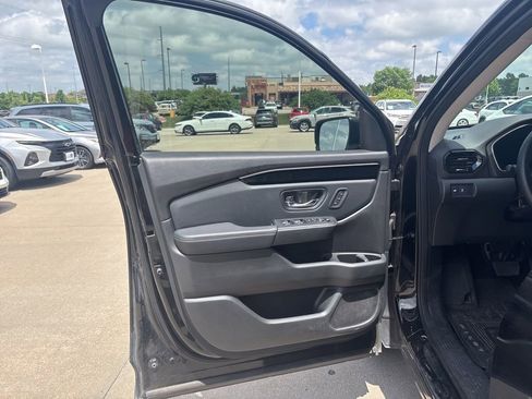 Used 2023 Honda Pilot Touring image 9