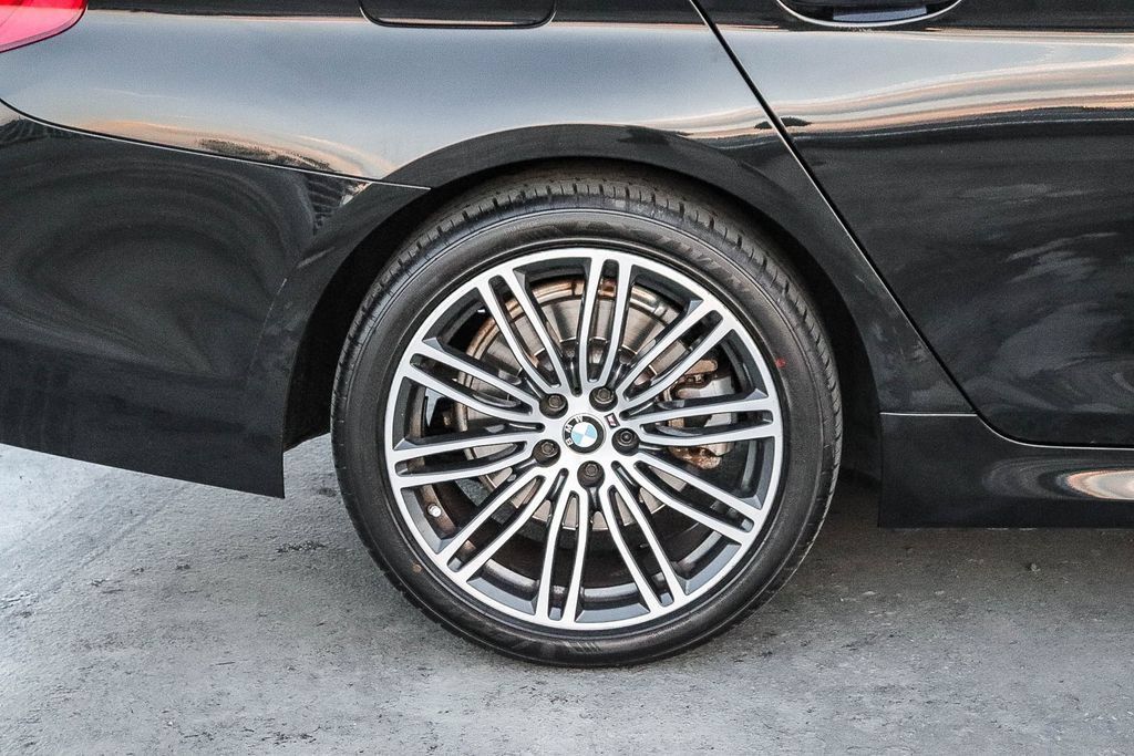 Used 2020 BMW 530e w/ M Sport Package RWD image 12
