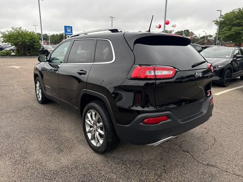 Used 2017 Jeep Cherokee Limited w/ Luxury Group FWD image 5