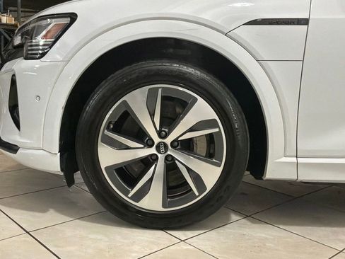 Used 2024 Audi Q8 e-tron Premium Plus w/ Premium Plus Package AWD/4WD image 16