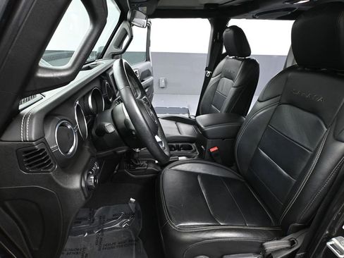 Used 2018 Jeep Wrangler Unlimited Sahara image 25