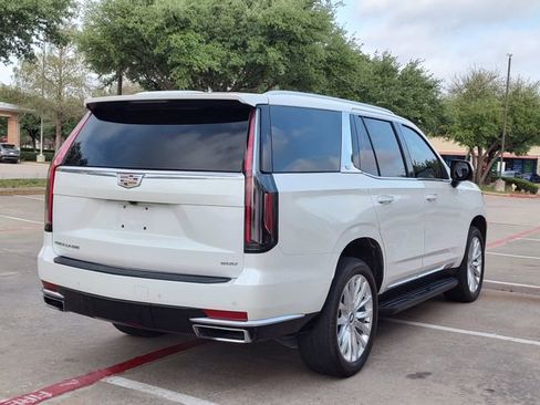 Used 2024 Cadillac Escalade Luxury image 3