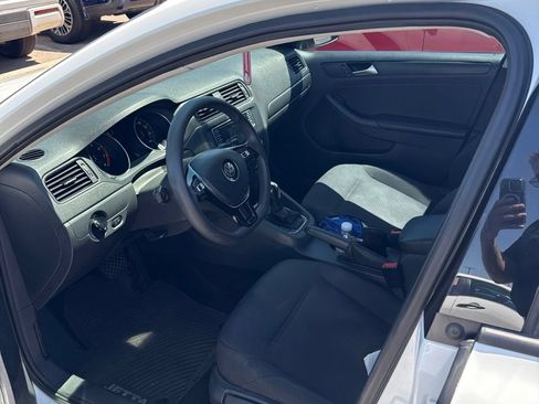 Used 2016 Volkswagen Jetta S FWD image 2