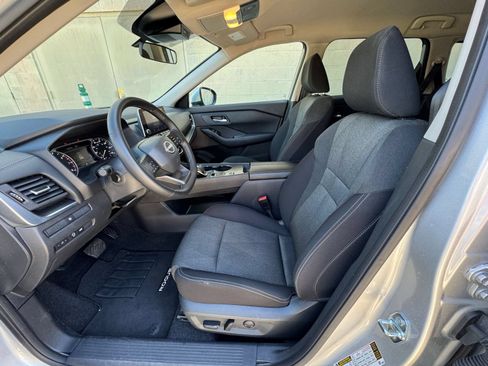 Used 2025 Nissan Rogue SV FWD image 24