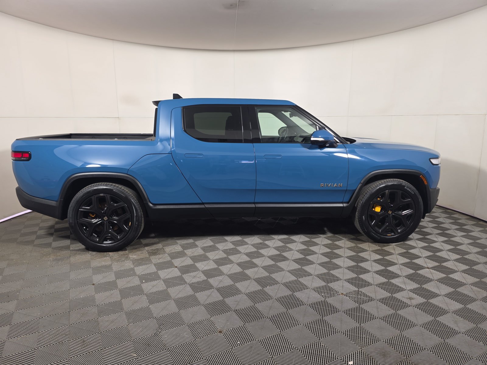 Used 2022 Rivian R1T Adventure AWD/4WD image 6
