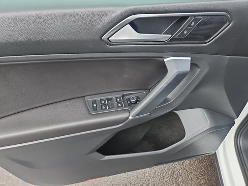 Used 2018 Volkswagen Tiguan SE w/ 3rd Row Seat Package image 14