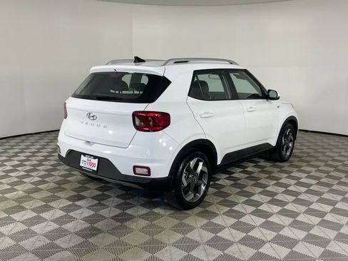Used 2022 Hyundai Venue SEL image 25