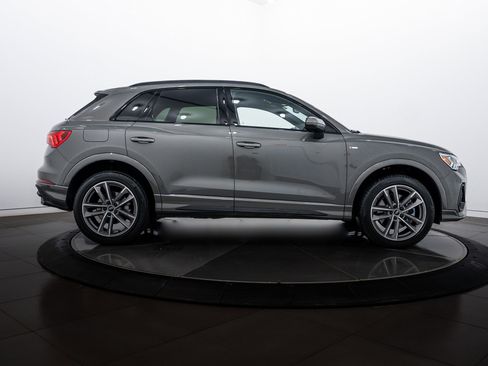 Certified 2025 Audi Q3 2.0T Premium w/ Convenience Package image 3