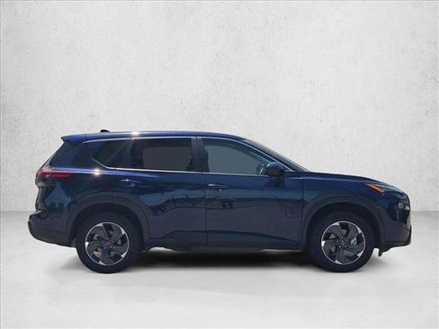 Used 2025 Nissan Rogue SV AWD/4WD image 4