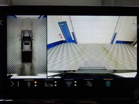 Used 2025 Chevrolet Silverado 2500 ZR2 w/ Technology Package image 14