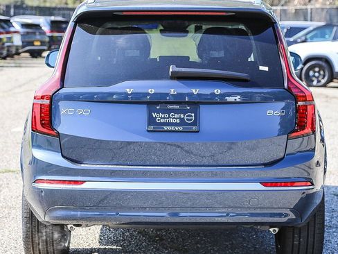 Used 2025 Volvo XC90 B6 Plus w/ Protection Package Premier AWD/4WD image 7