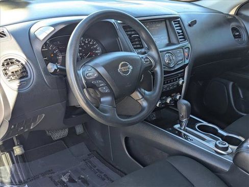 Used 2019 Nissan Pathfinder S image 10