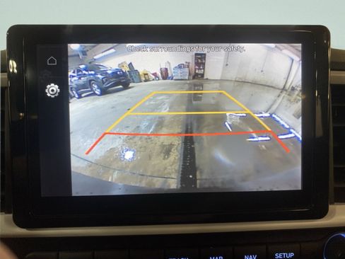 Used 2022 Hyundai Venue Limited image 21