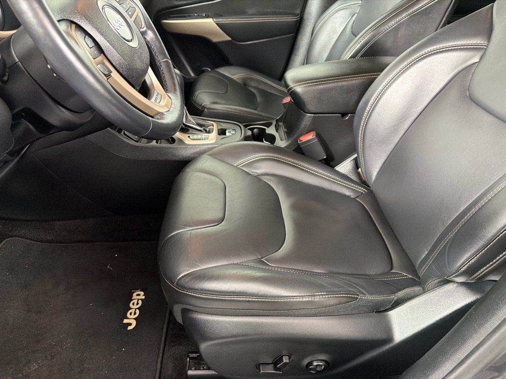Used 2018 Jeep Cherokee Limited FWD image 12