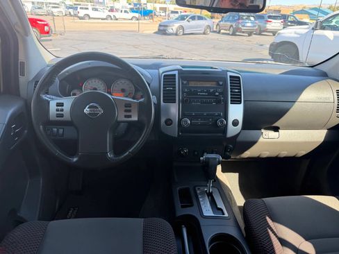 Used 2011 Nissan Frontier PRO-4X AWD/4WD image 22