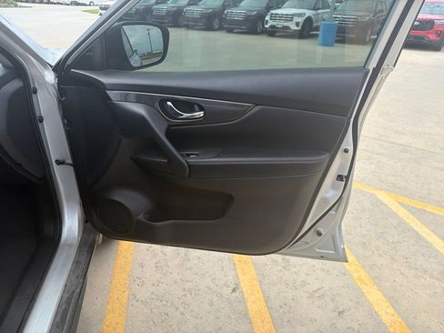 Used 2019 Nissan Rogue SV AWD/4WD image 25