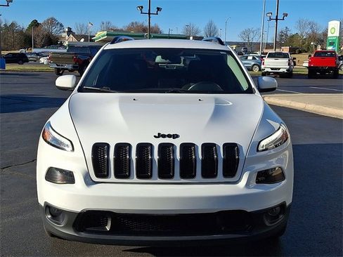 Used 2018 Jeep Cherokee Latitude w/ Altitude Package image 2