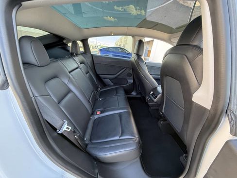 Used 2021 Tesla Model Y Long Range AWD/4WD image 27