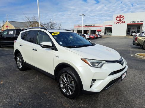 Used 2018 Toyota RAV4 Limited image 5