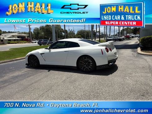 Used 2021 Nissan GT-R Premium AWD/4WD image 5