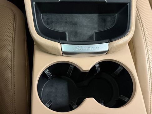 Certified 2023 Porsche Macan Turbo image 28