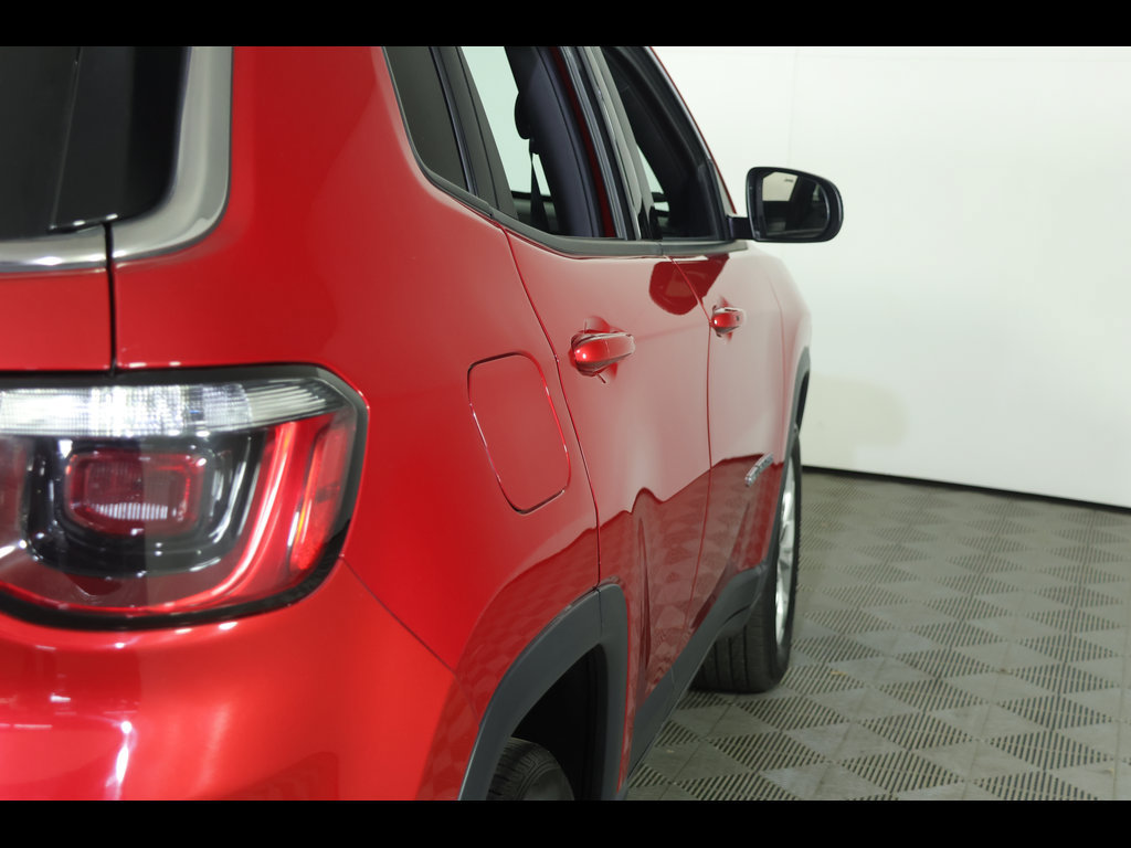 Used 2025 Jeep Compass Latitude AWD/4WD image 17