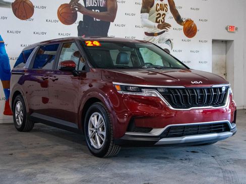 Used 2024 Kia Carnival LX image 18