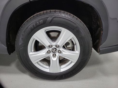 Certified 2021 Toyota Highlander L image 20