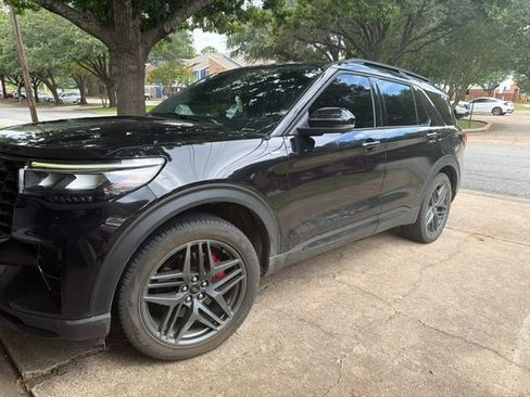 Used 2025 Ford Explorer ST-Line w/ Premium Package RWD image 2