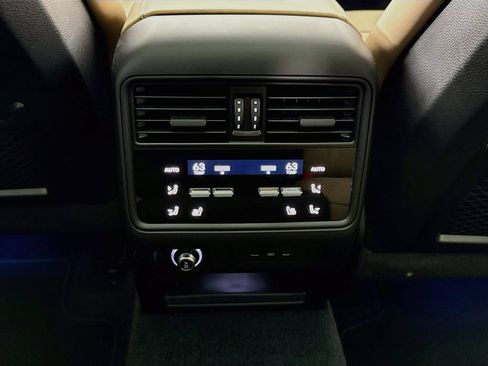 Used 2025 Porsche Cayenne Coupe AWD/4WD image 27