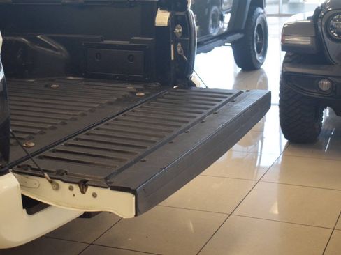 Used 2017 Toyota Tacoma SR5 RWD image 34