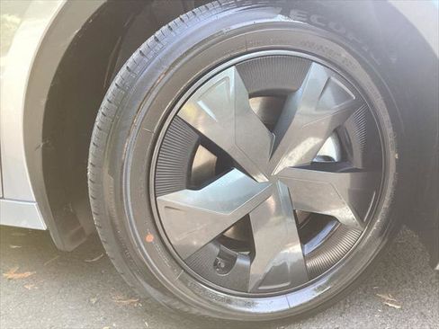 Certified 2025 Toyota Prius Plug-In Hybrid image 14