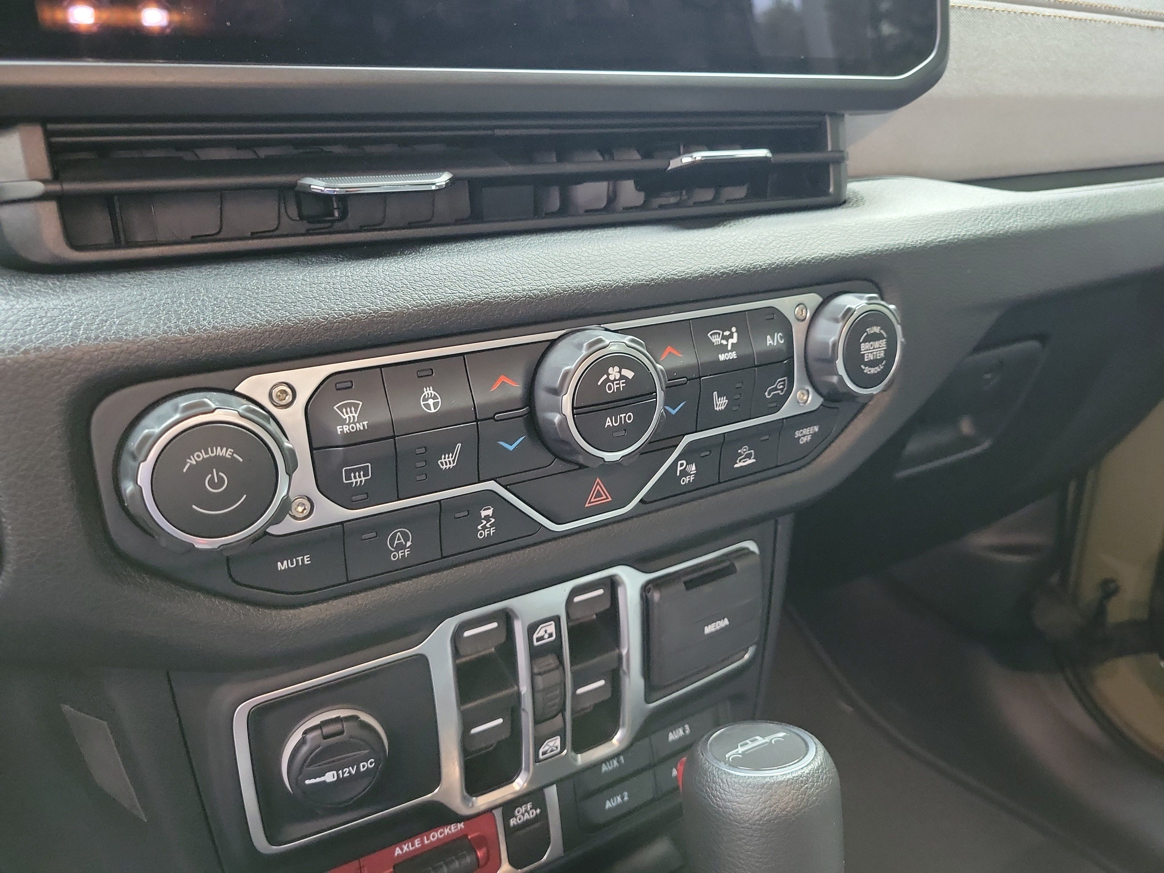 Used 2025 Jeep Gladiator Sport AWD/4WD image 21