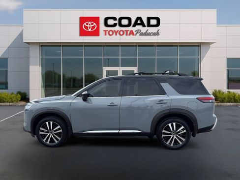 Used 2023 Nissan Pathfinder Platinum FWD image 2