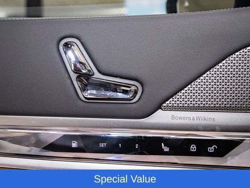 Used 2025 BMW 750e xDrive w/ Premium Package AWD/4WD image 15
