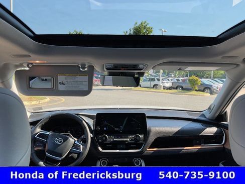 Used 2025 Toyota Grand Highlander AWD image 47